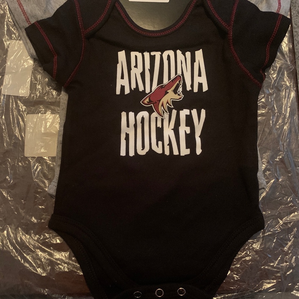 NHL Arizona coyotes 3 Piece baby creeper set (NWT)